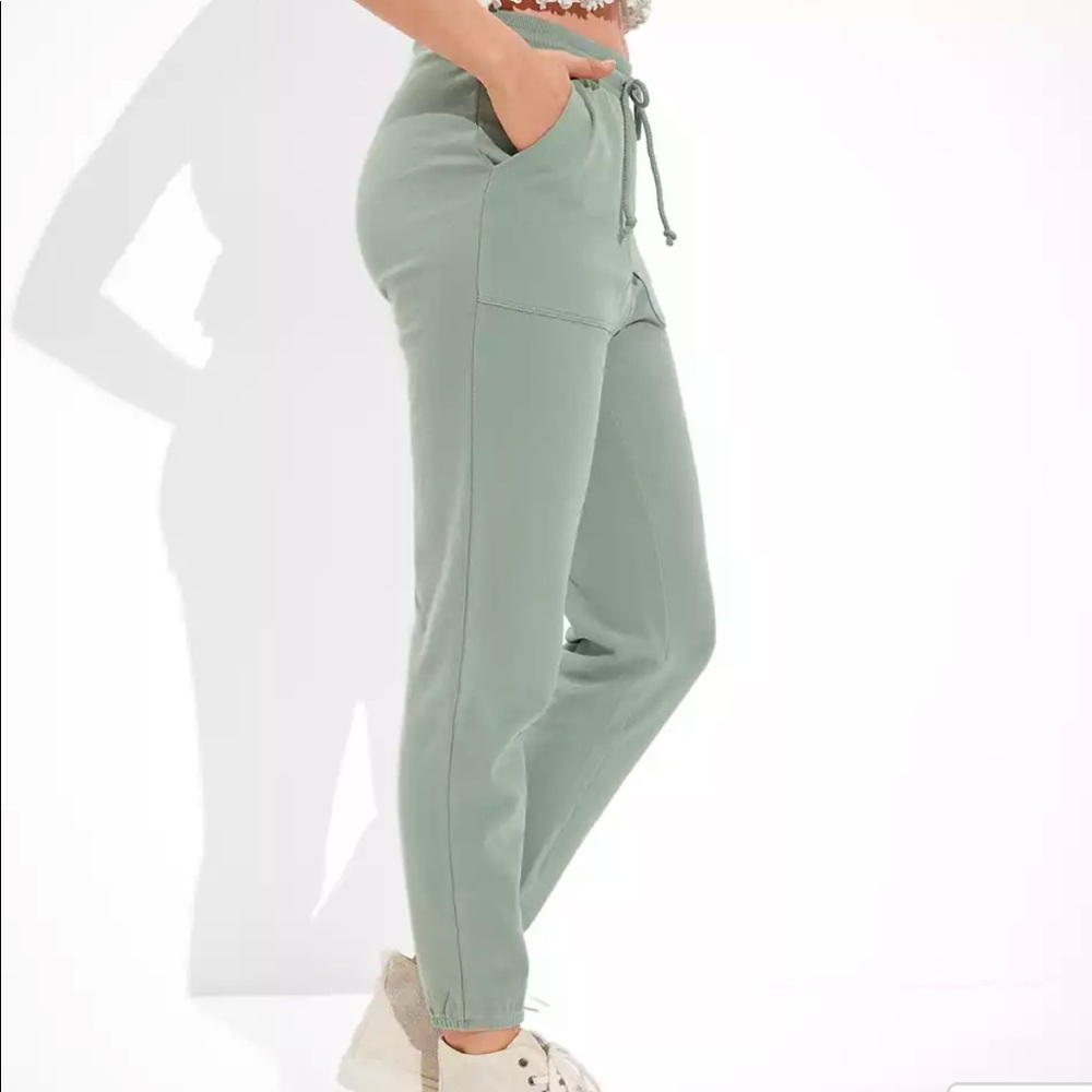 NWT - AE Low-rise Fleece Boyfriend Jogger - S